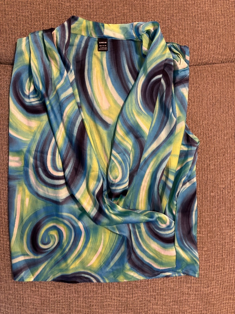 Multicolor swirl top